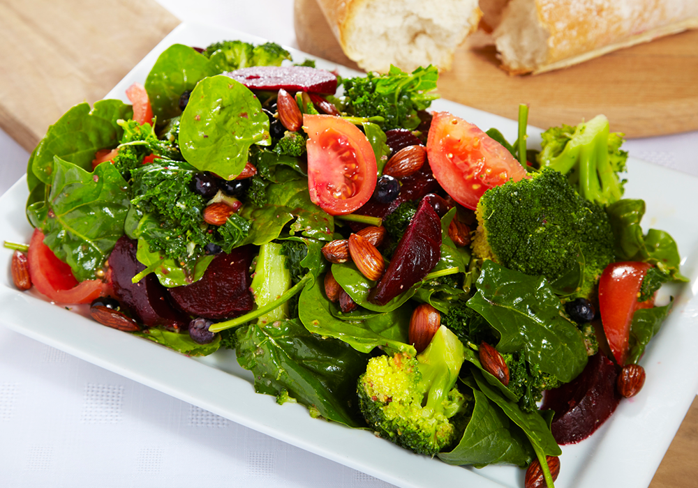 Superfood Salad with Beetroot and Almonds